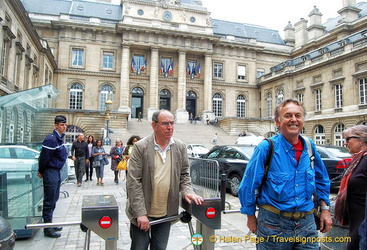 A happy Tony leaving the Palais de Justice